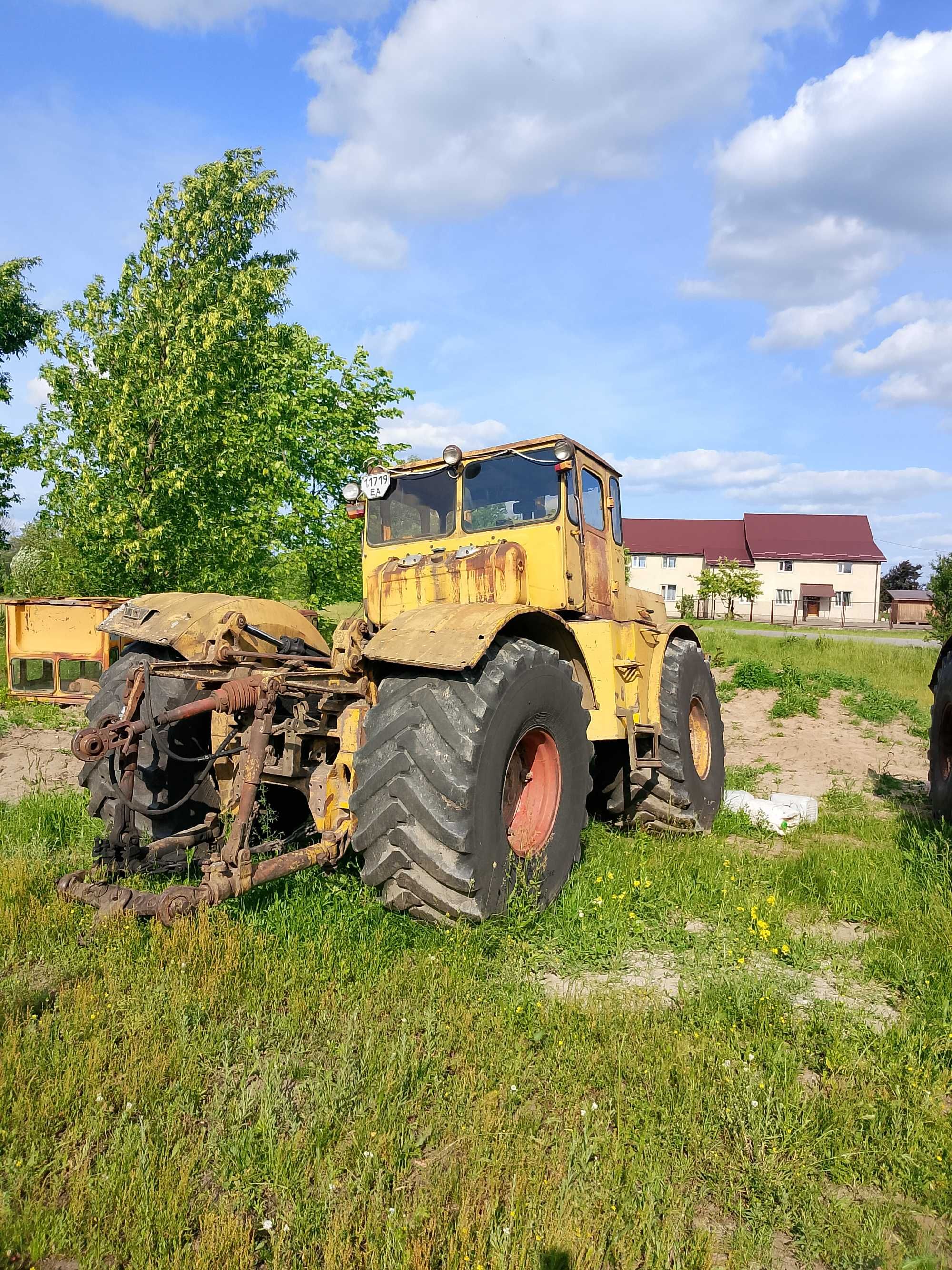 Два трактори Кіровець К 700