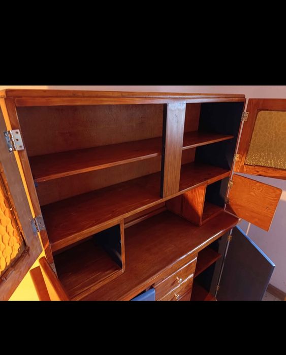 Kredens po renowacji PRL