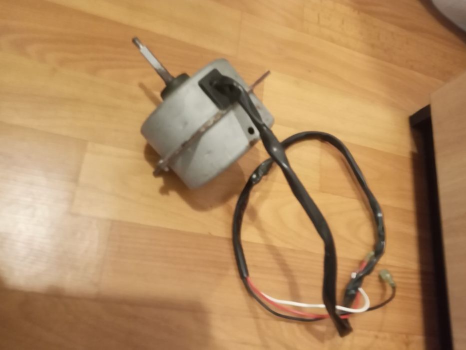 Двигатель  43т21319 наружного блока Toshiba  ras-13 ukpx HF-240-42 Au