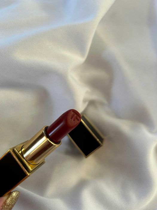 Pomadka Tom Ford czerwony 16 scarlet rouge naturalny w sztyfcie 3 g