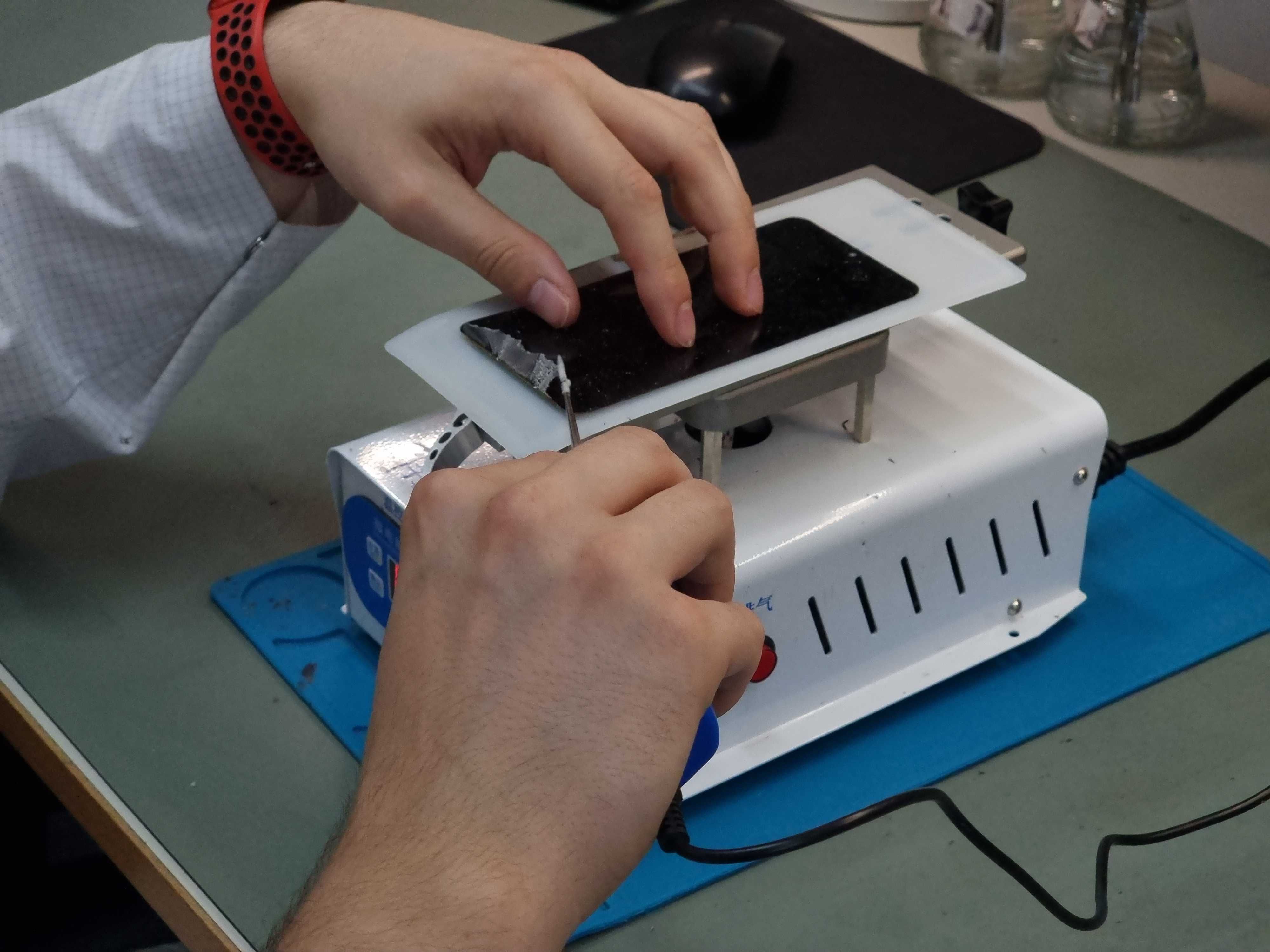 Zbita Szybka Samsung - Odmień Swój Telefon W Laboratorium Refabrykacji