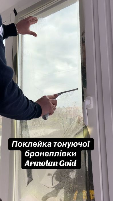 Поклейка реклами та плівки