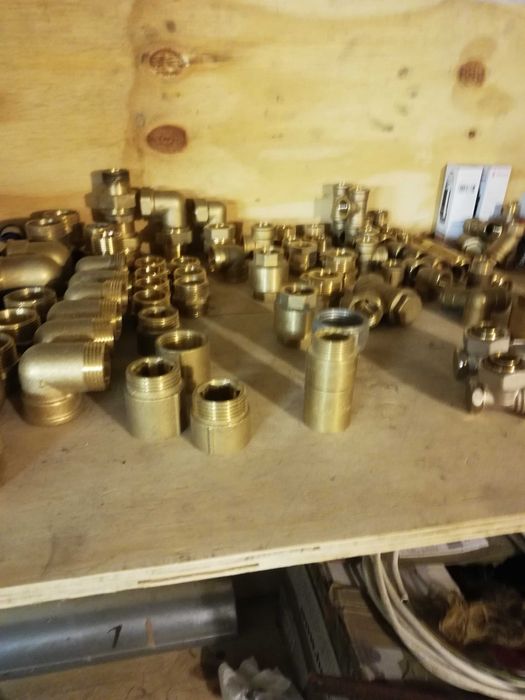 Złączki kolana trójniki mosiężne zawory reszta widoczna na fotkach
