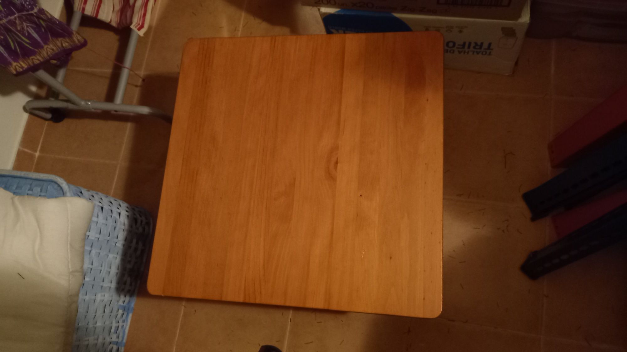 Mesa em Pinho Mel