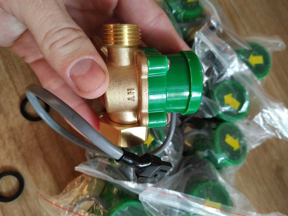 Реле контролю протоку води 3/4" для насосів, котлів, обладнання.