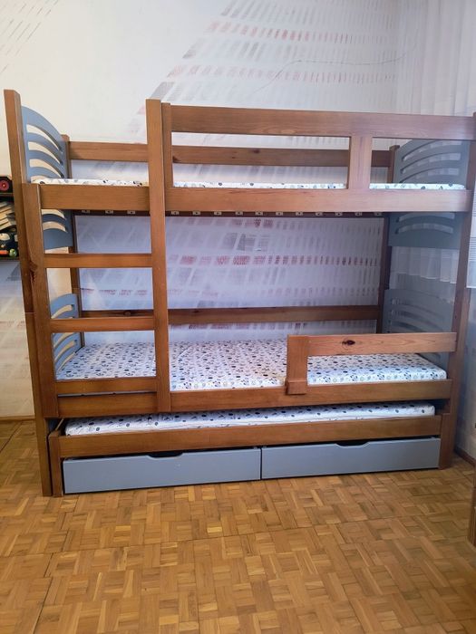 Łóżko piętrowe z materacami 3 miejsca do spania