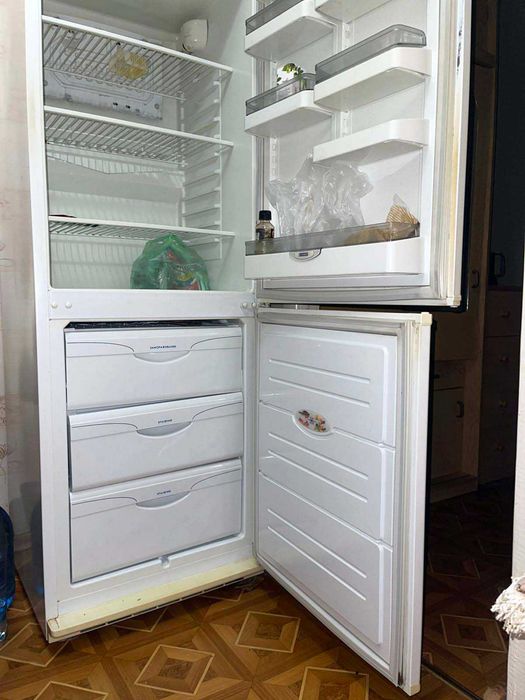 Холодильник Атлант MXM 162, двухкамерный, неисправный