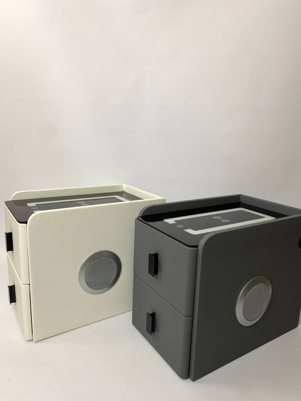 Смарт тумбочка с Bluetooth, USB, беспроводной зарядкой, динамиками