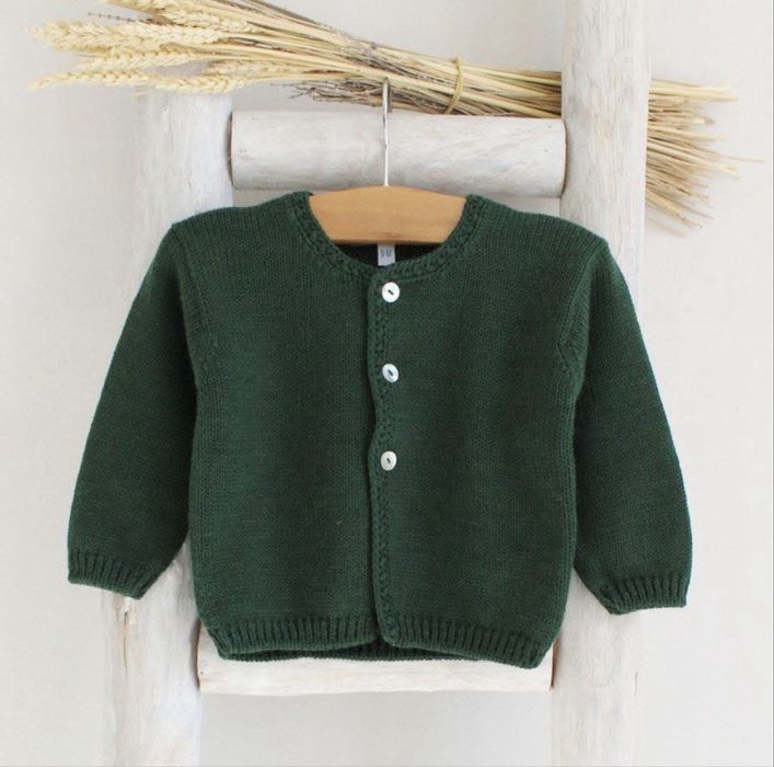 Casaco de malha Pukatuka. 4 anos. Cor verde escuro.. Novo