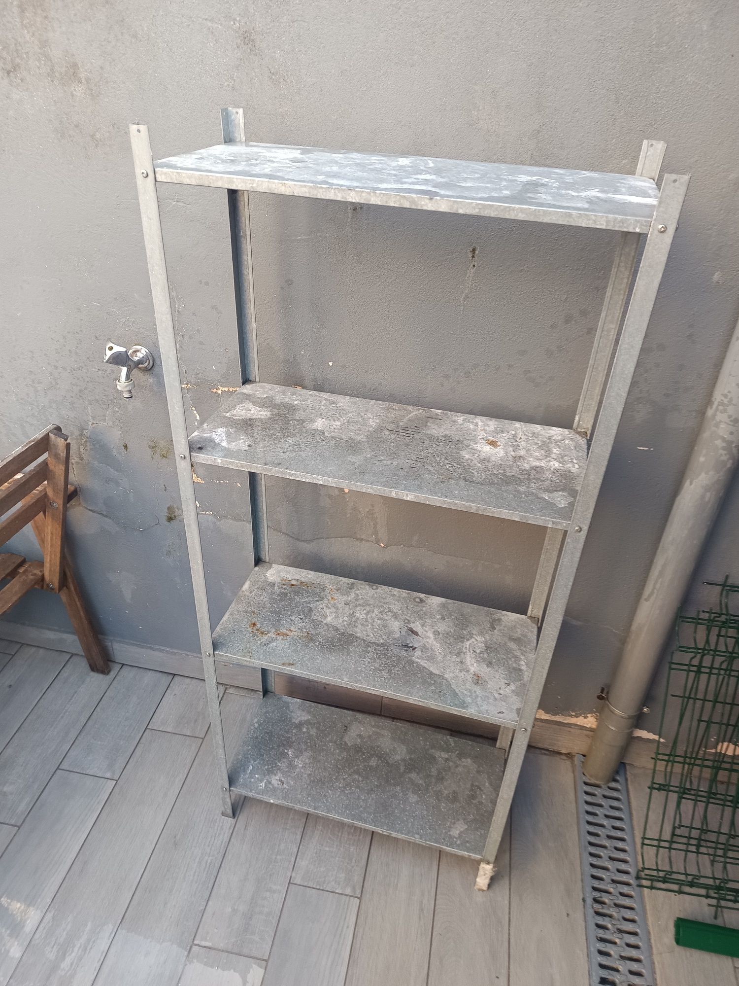 Estante exterior de ferro