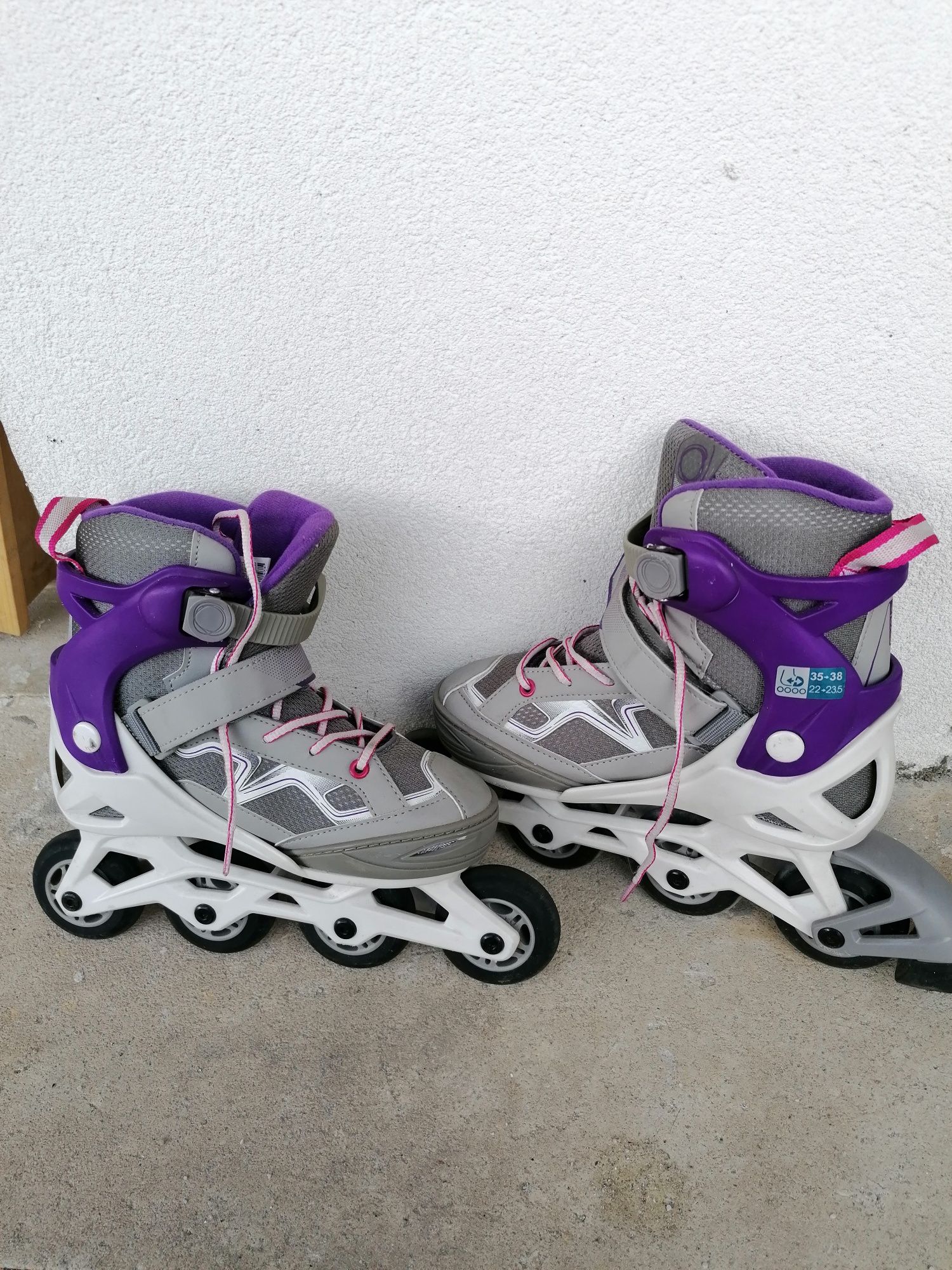 Patins azuis e roxos