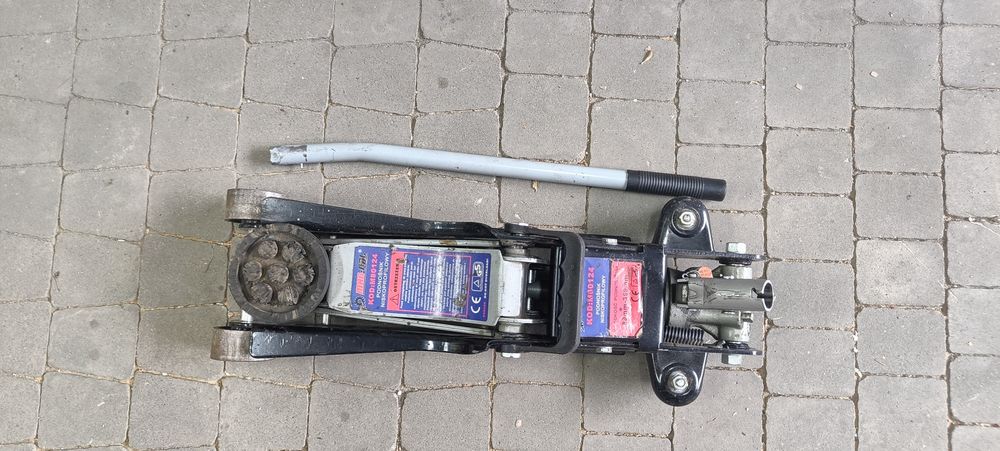 Podnośnik lewarek żaba samochodowa