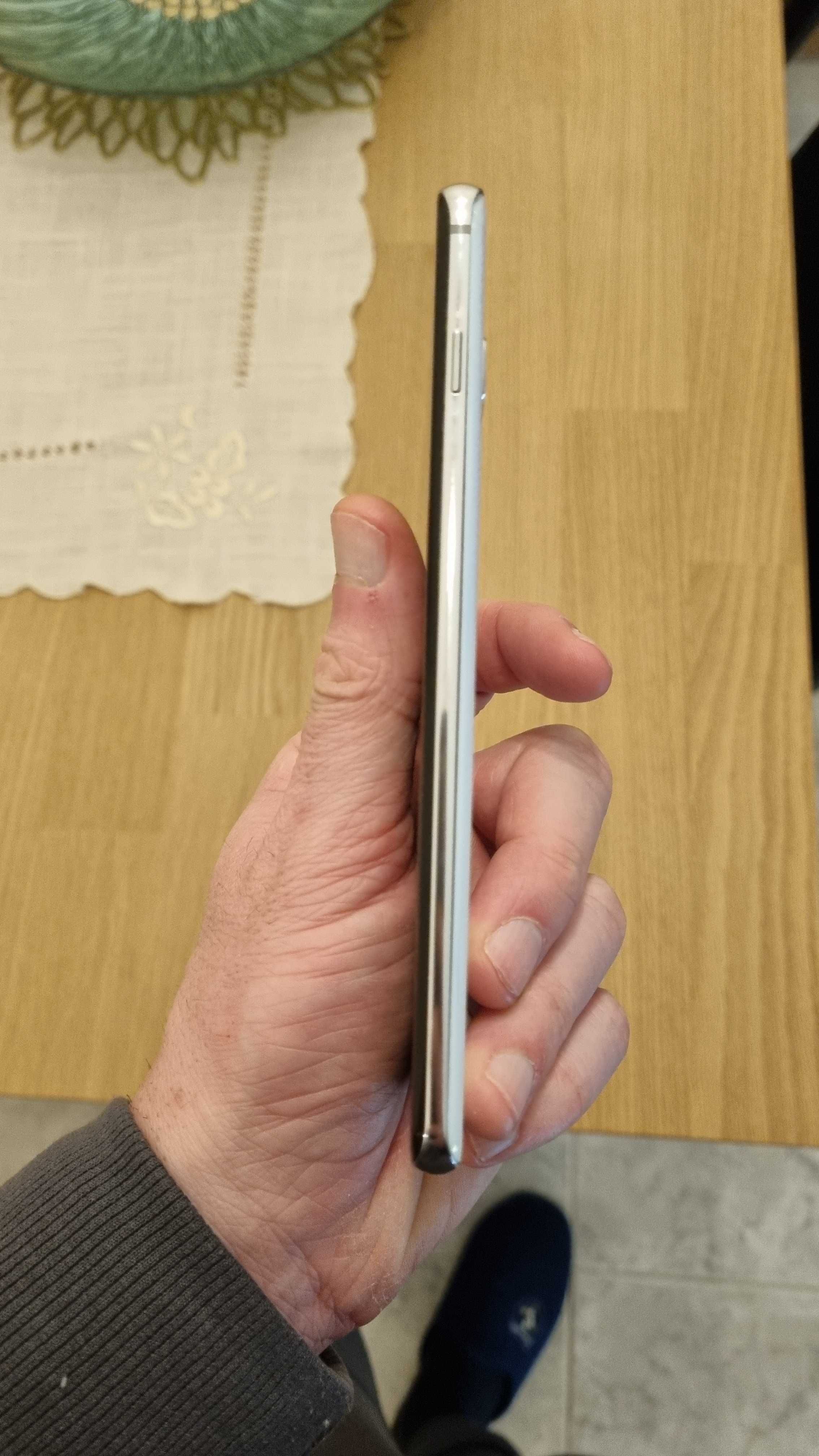 Samsung Galaxy S10+ 128GB – Visor rachado canto, quase imperceptível