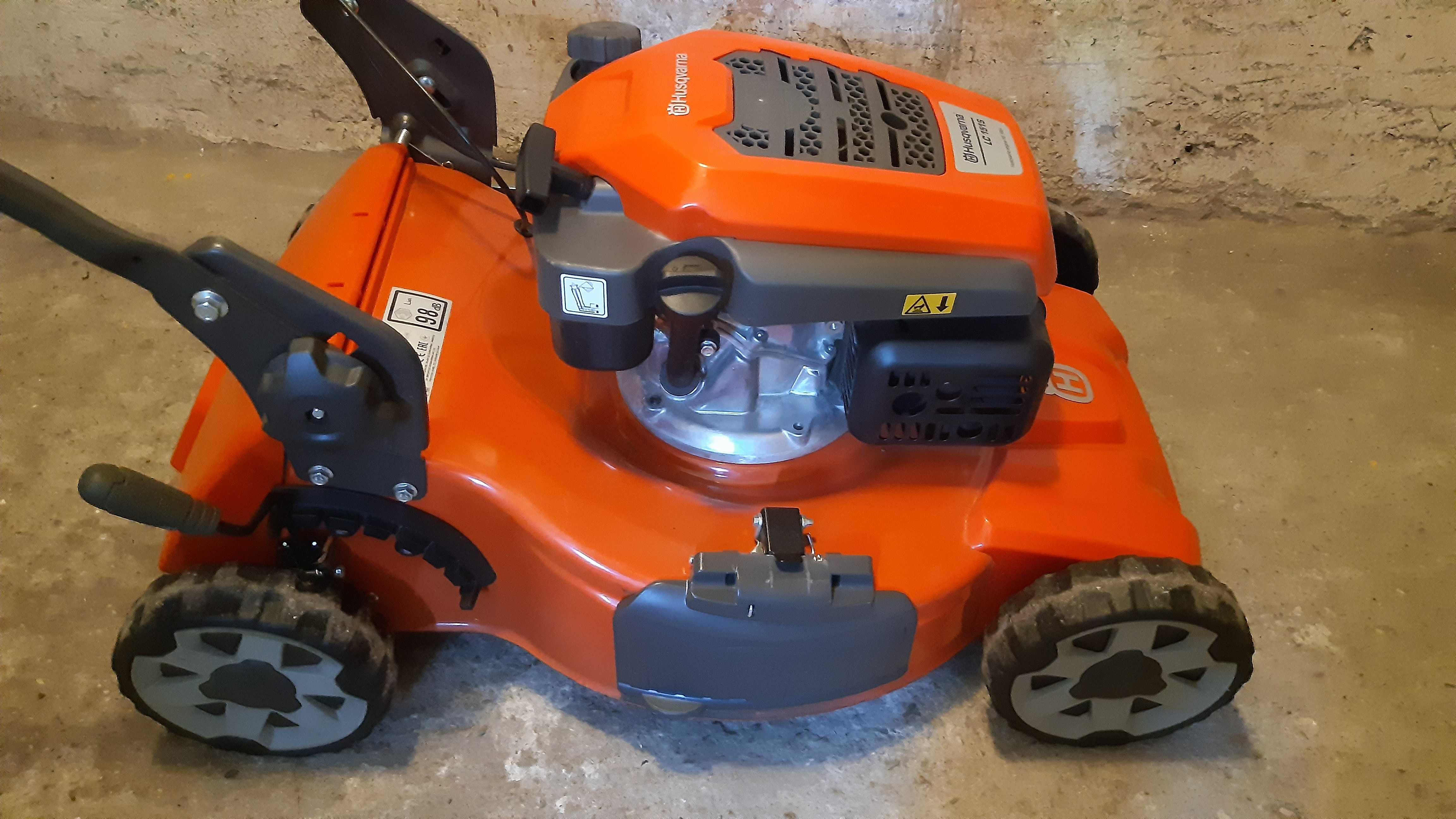 Kosiarka spalinowa z napędem Husqvarna LC 151S