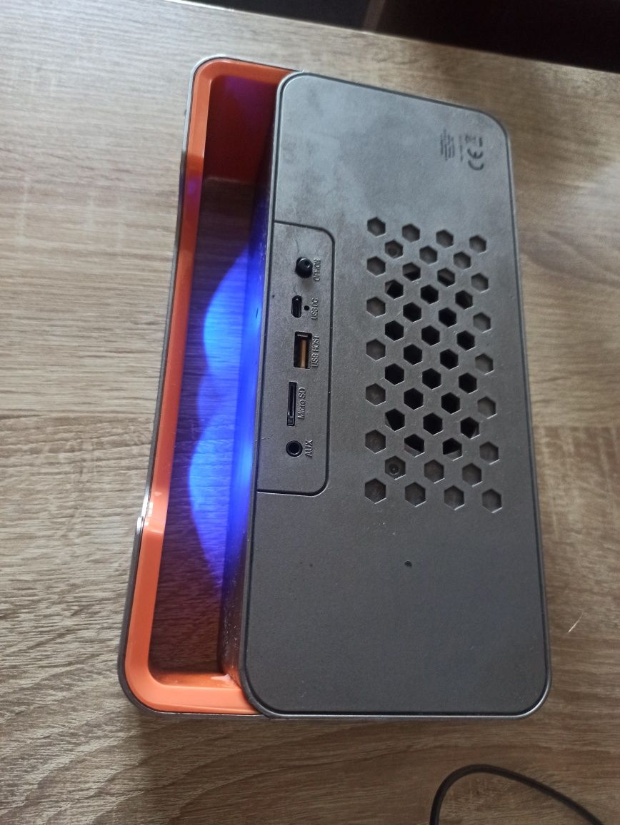 Głośnik z radiem bluetooth