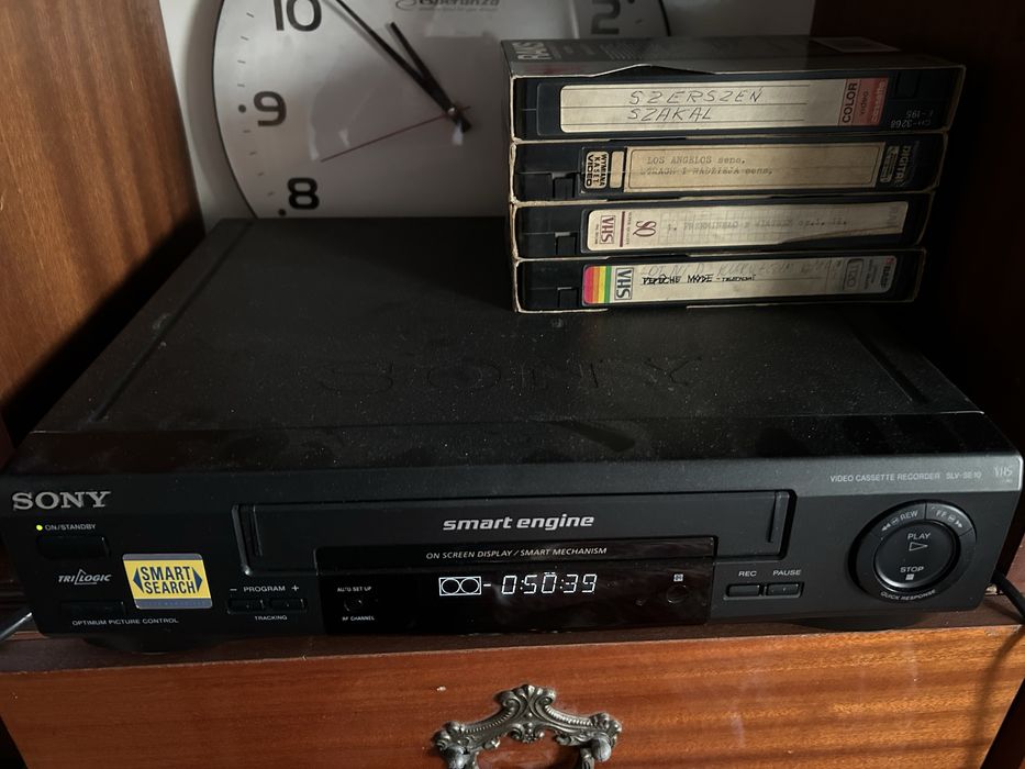 Magnetowid Sony z pilotem + 20 VHS