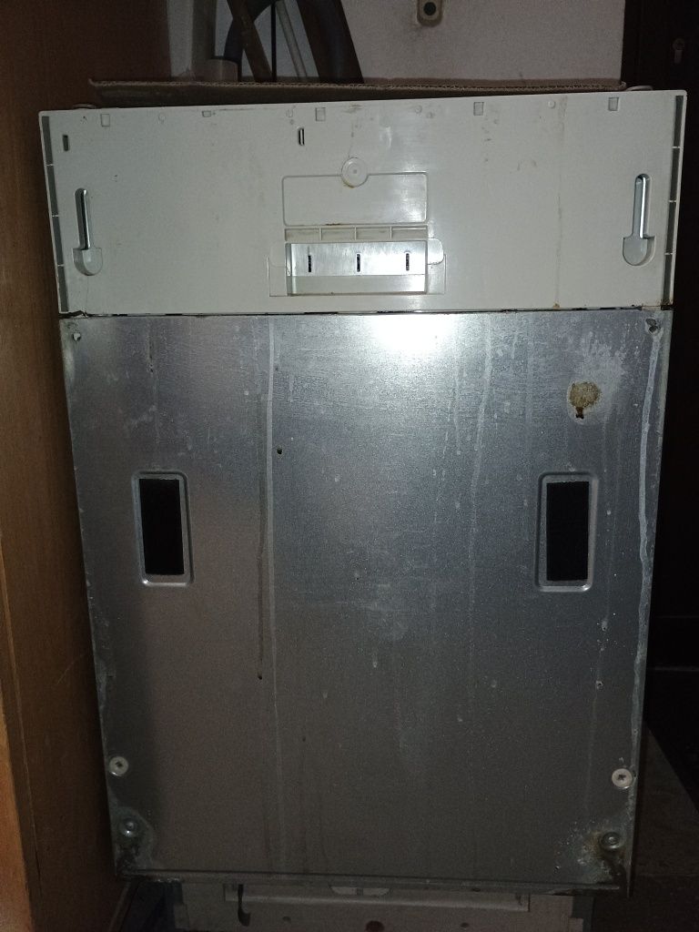 Посудомийні машина Ariston LST 1147