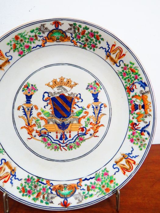 Prato brasonado da UW.