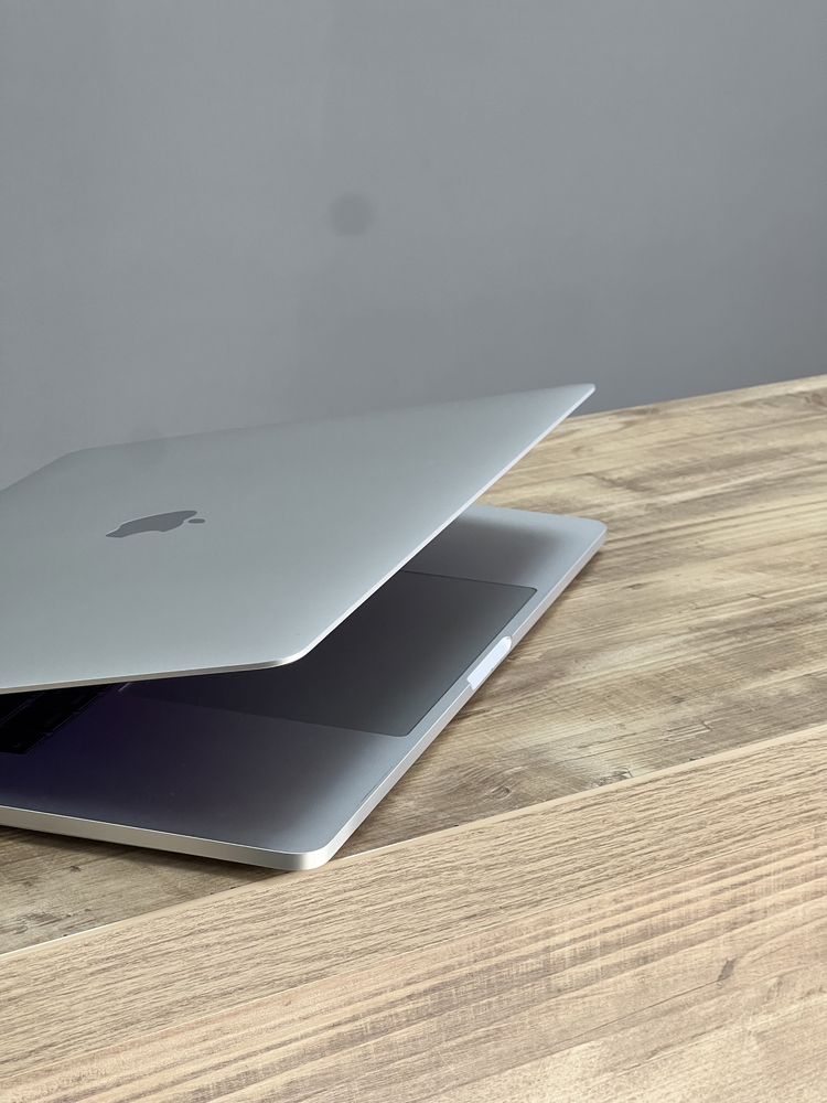 Macbook pro 15 2016 16gb 512ssd radeon pro 455