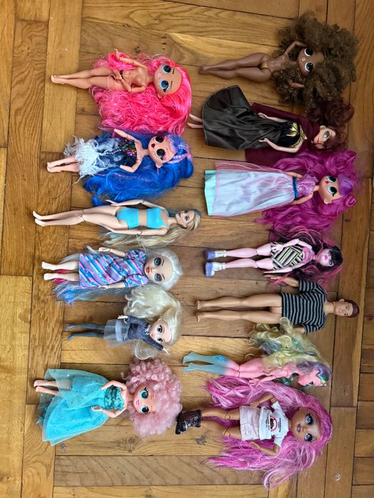 4. Duża paczka lalek Barbie , LOL itp.