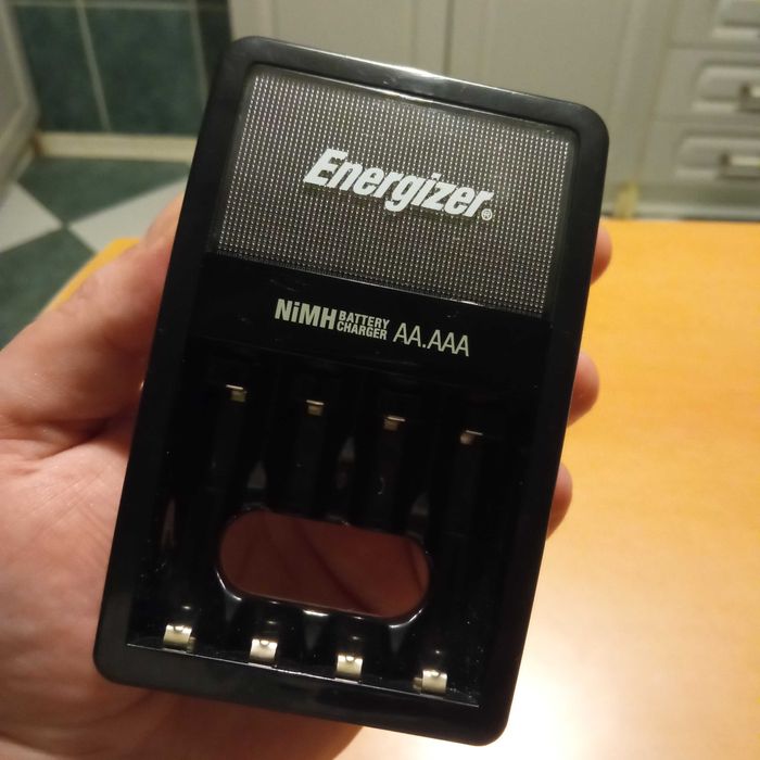 Ładowarka Energizer maxi 4xAA 4xAAA
