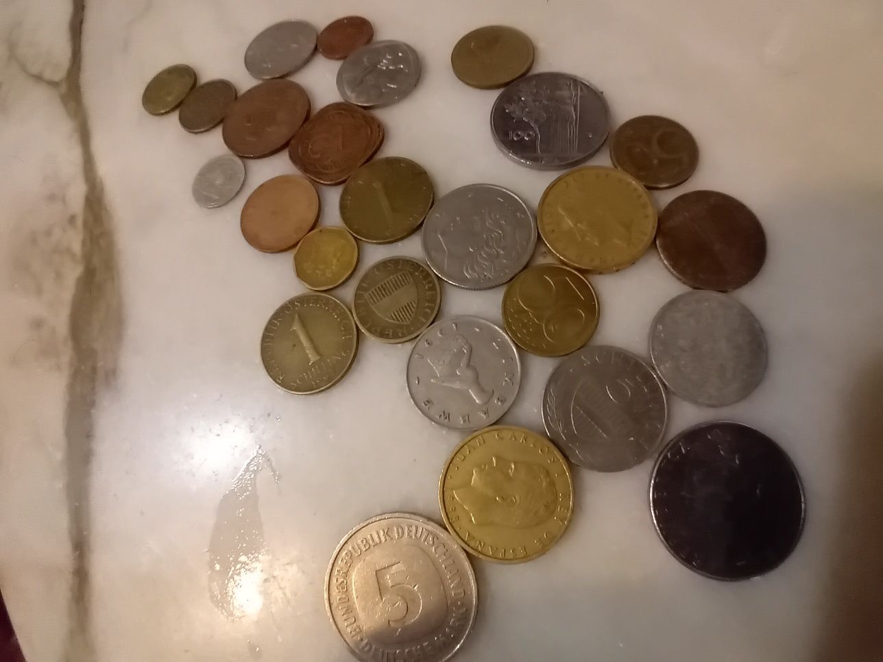 Conjunto de 26 Moedas Estrangeiras Diversas