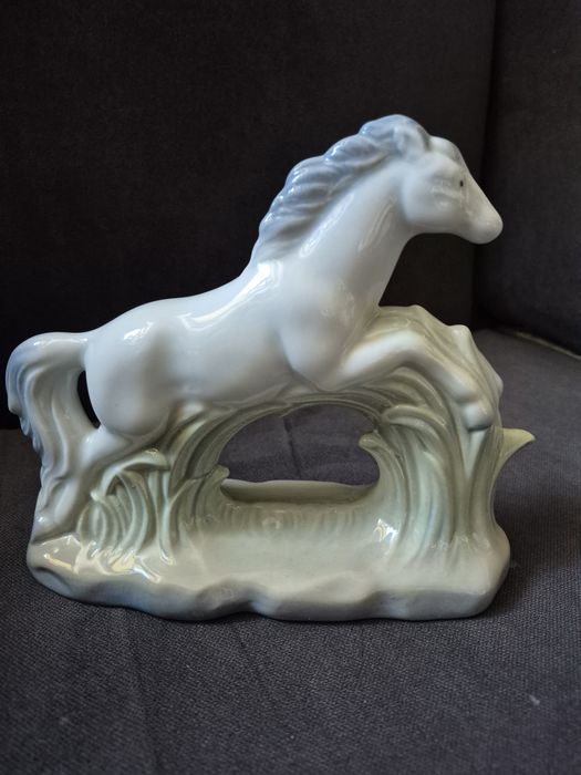 Porcelanowy koń Valencia
