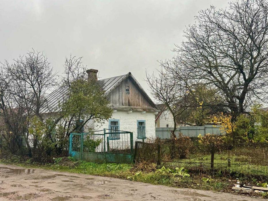 Продається дерев’яний будинок у центрі села Забороль