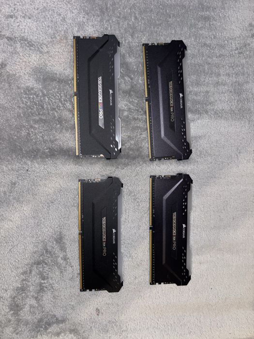Pamięć RAM 32GB (4x8GB) Corsair Vengeance RGB PRO DDR4 3200MHz CL16