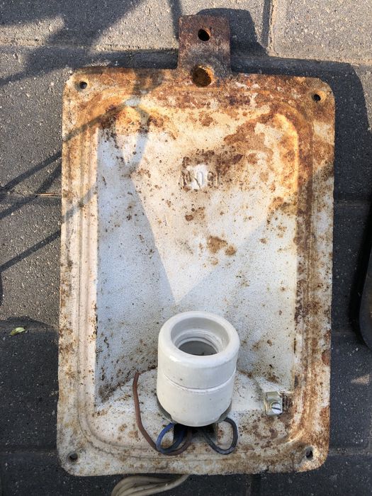 Lampa kanałowa Polam Wilkasy PRL żeliwna