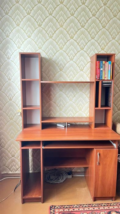 Стіл письмовий для компʼютера