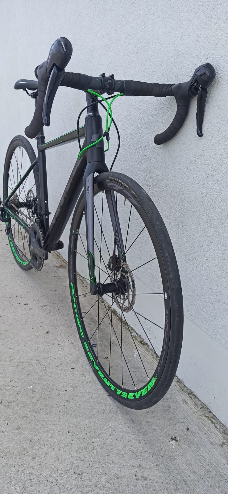 CUBE ATTAIN SL DISC, Shimano 105(hydraulika/sztywne osie),Rozmiar S/XS