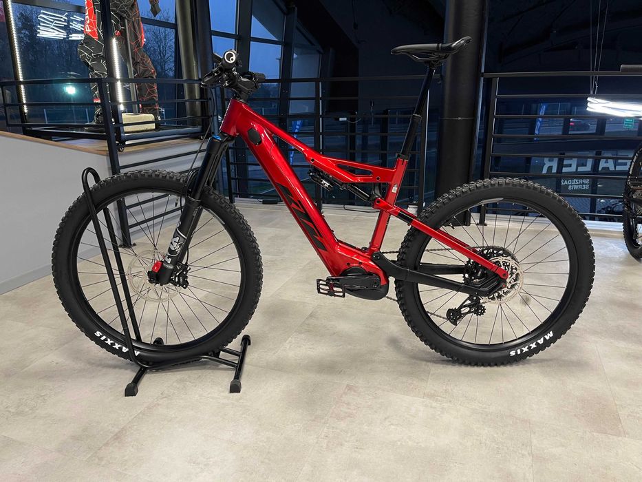 Macina Kapoho 7971 chrome red (black)