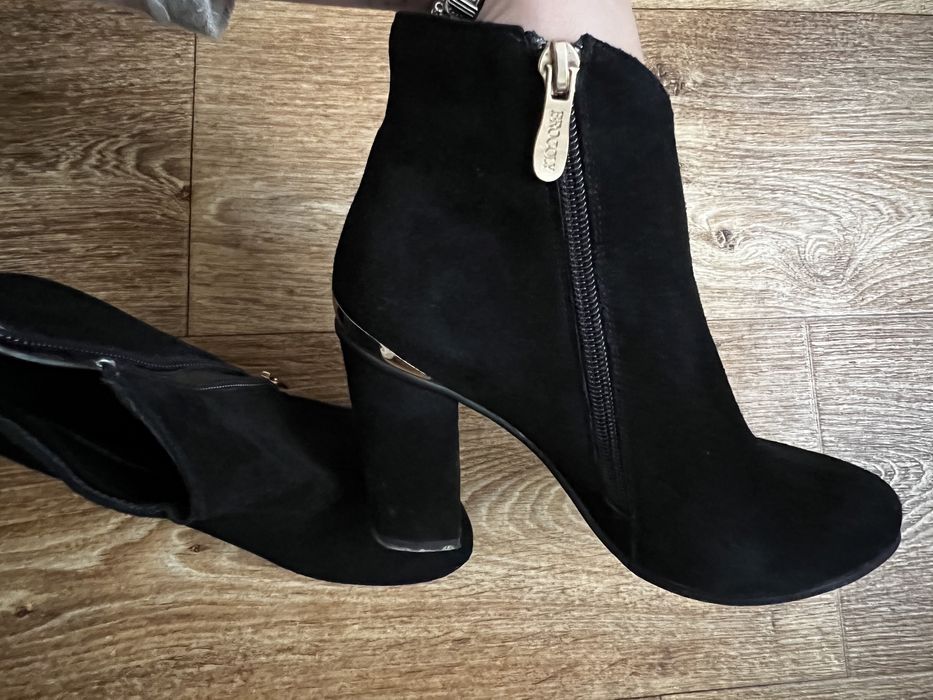 Ботінки на каблуку, натуральний замш