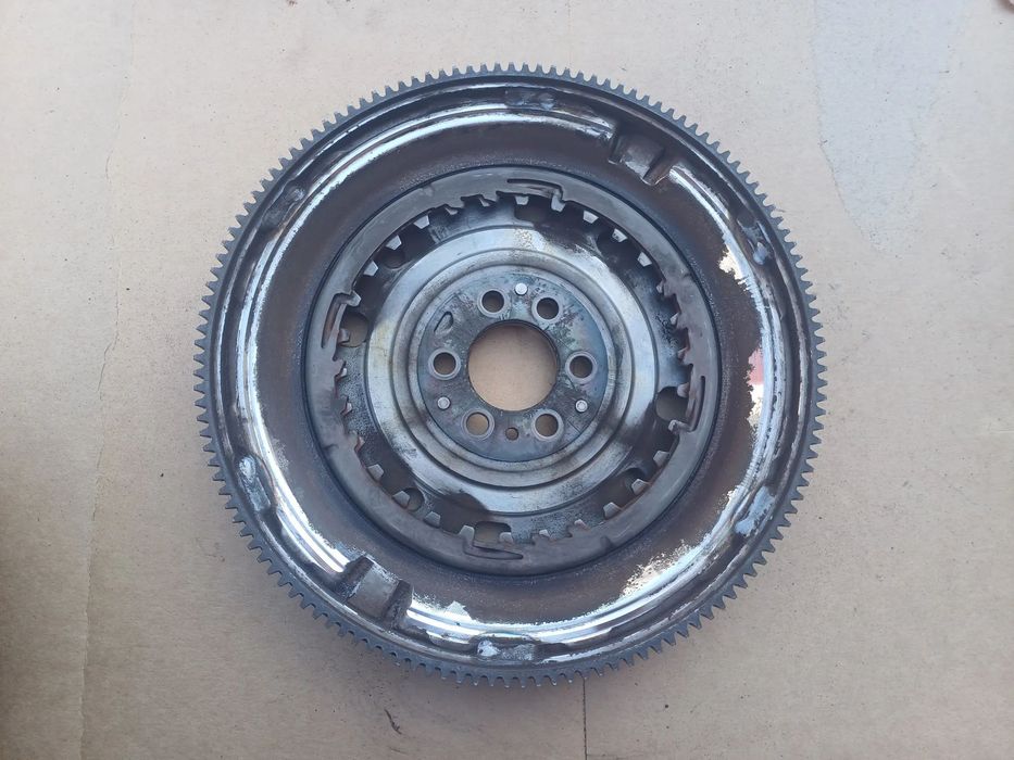 Koło dwumasowe DSG sprzęgło Golf Vl 1.4 TSI  03C105266E