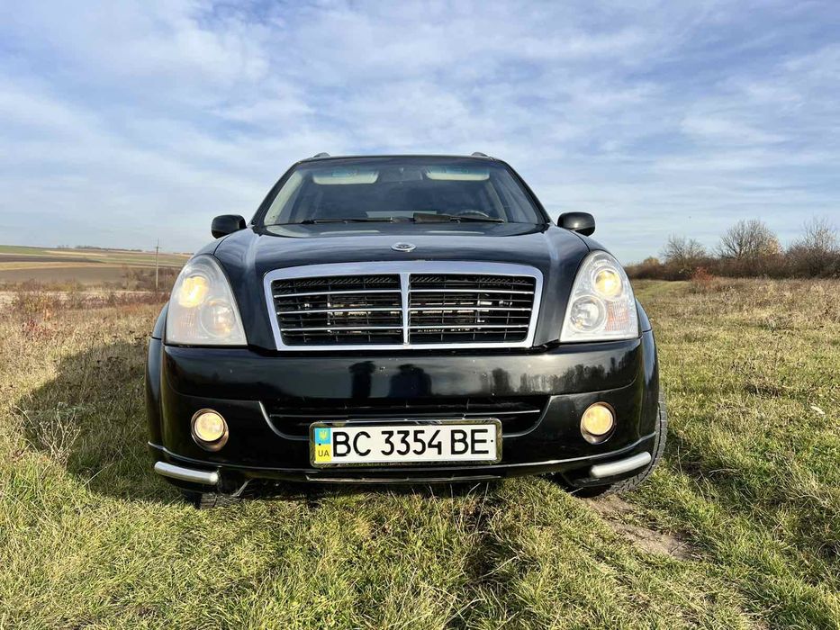 Рамний повнопривідний джип