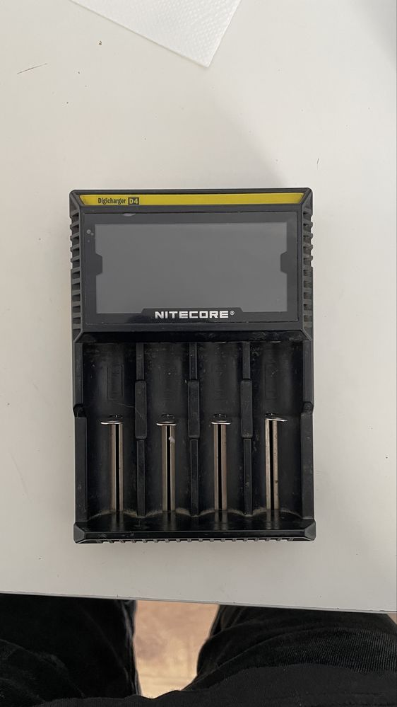 Ładowarka Nitecore Digicharger D4