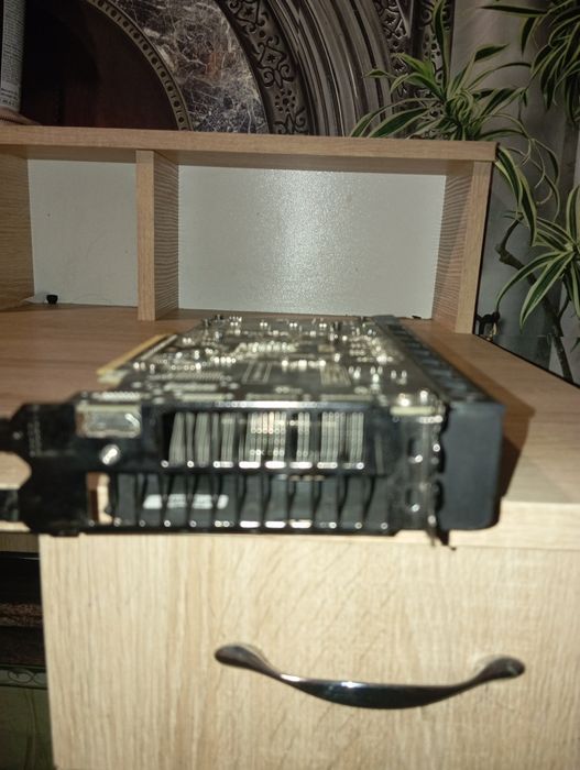 Отличная игровая видеокарта RX 470 4gb