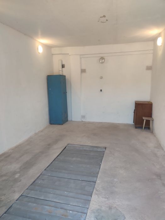 Здаю/продаю  гараж с высок. воротами 2,5 метра в Октябрьск а/кСолнечн