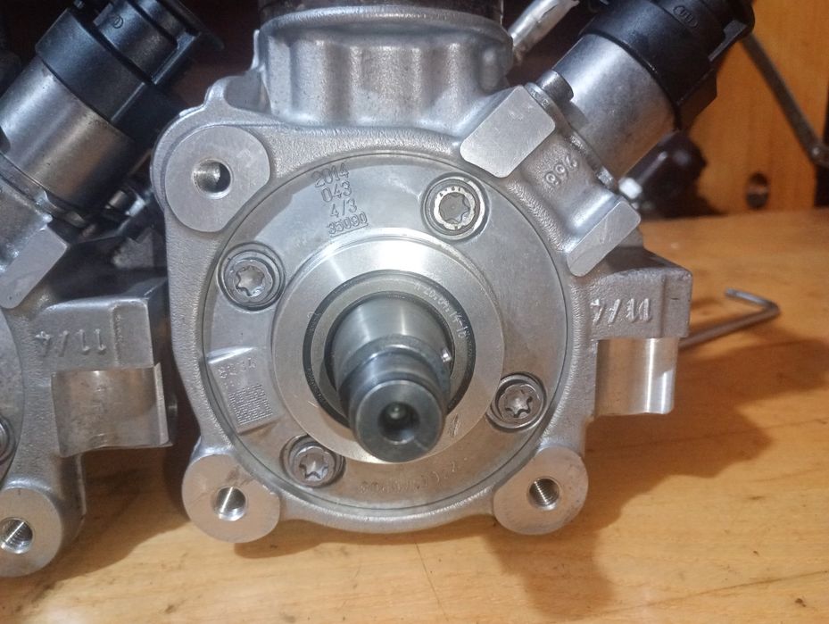 Насос тнвд 1.6 hdi Citroen Peugeot 0445010516