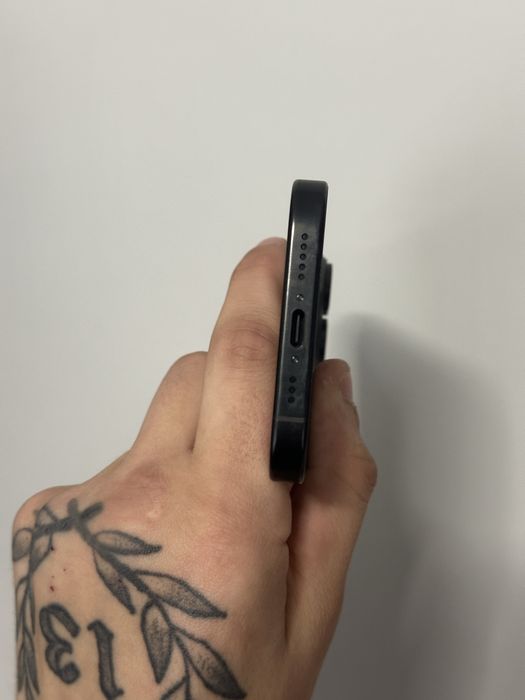 Вживаний Apple iPhone 16 Pro ( BLACK TITANIUM ) 128GB