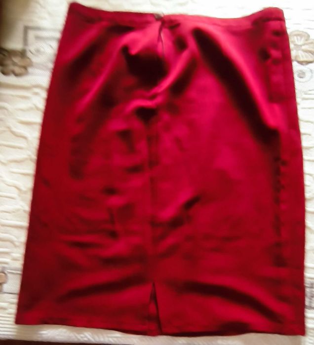 Saia bordeaux tamanho 48