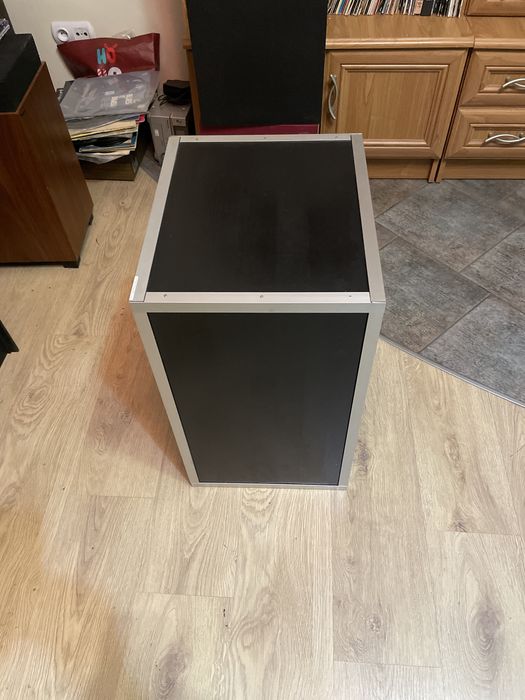 Subwoofer obudowa ze wzmacniaczem na glosnik 30cm  sprawne
