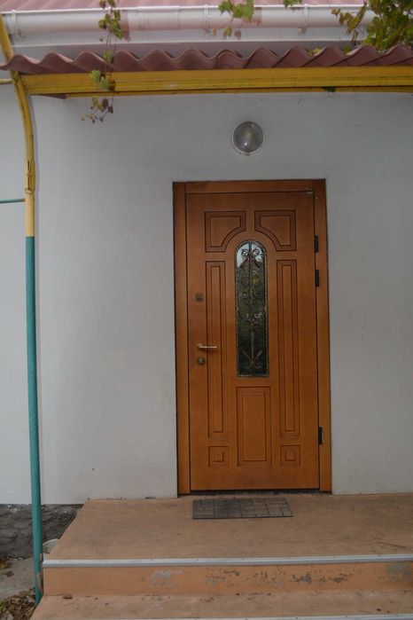 Продам капітальний будинок  у центрі села Молодіжне