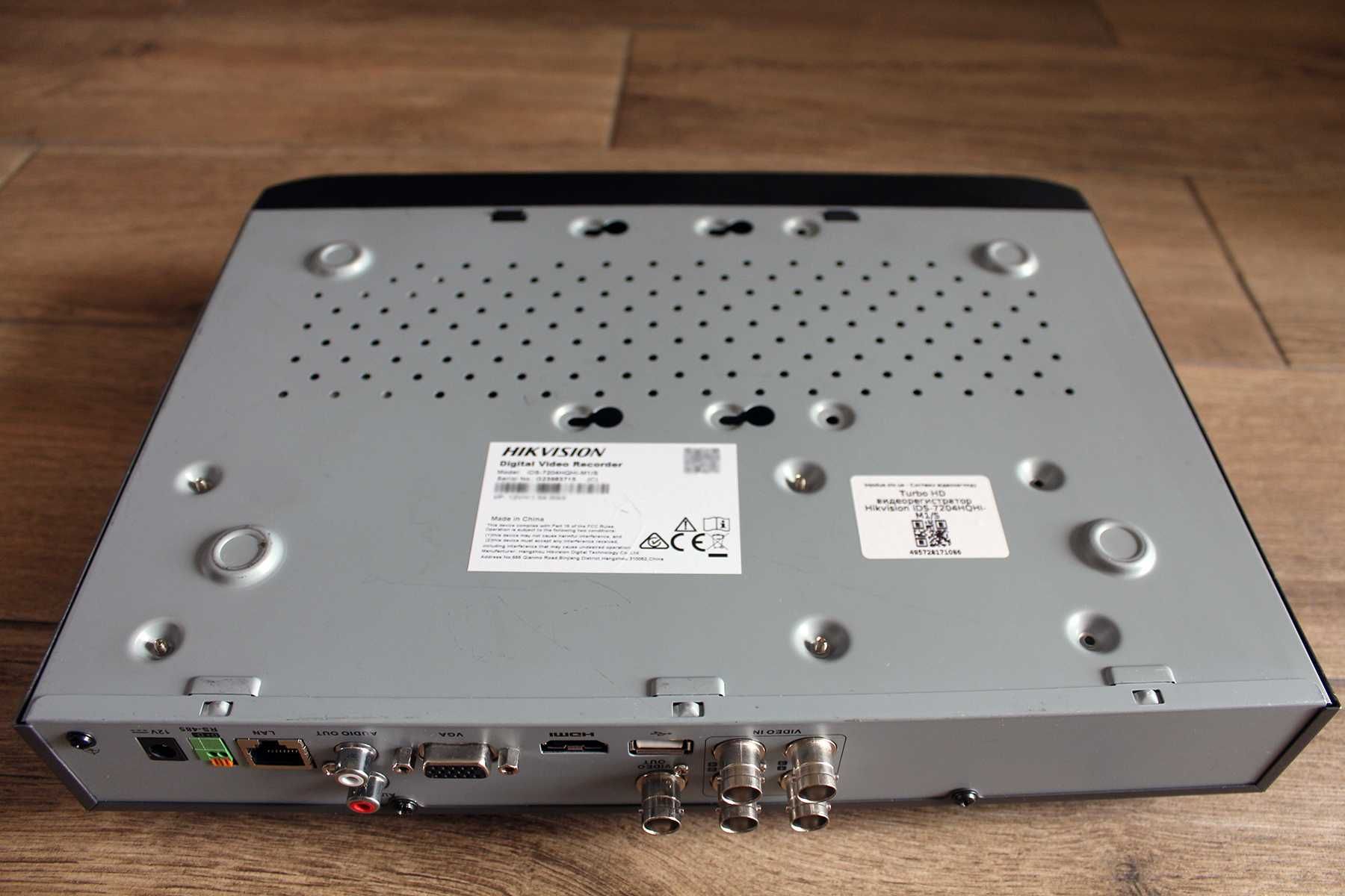 Видеорегистратор Hikvision iDS-7204HQHI-M1/S