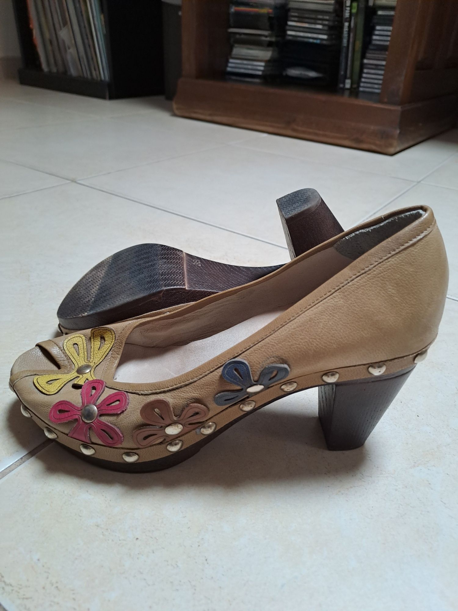 Sapatos de salto