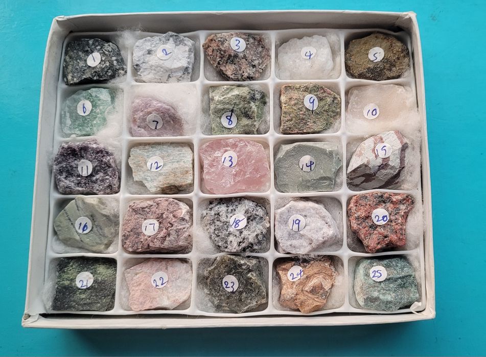 Kamienie i minerały - Pudełko 25 sztuk.