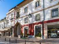 Loja de rés do chão frente ao Mosteiro de Alcobaça