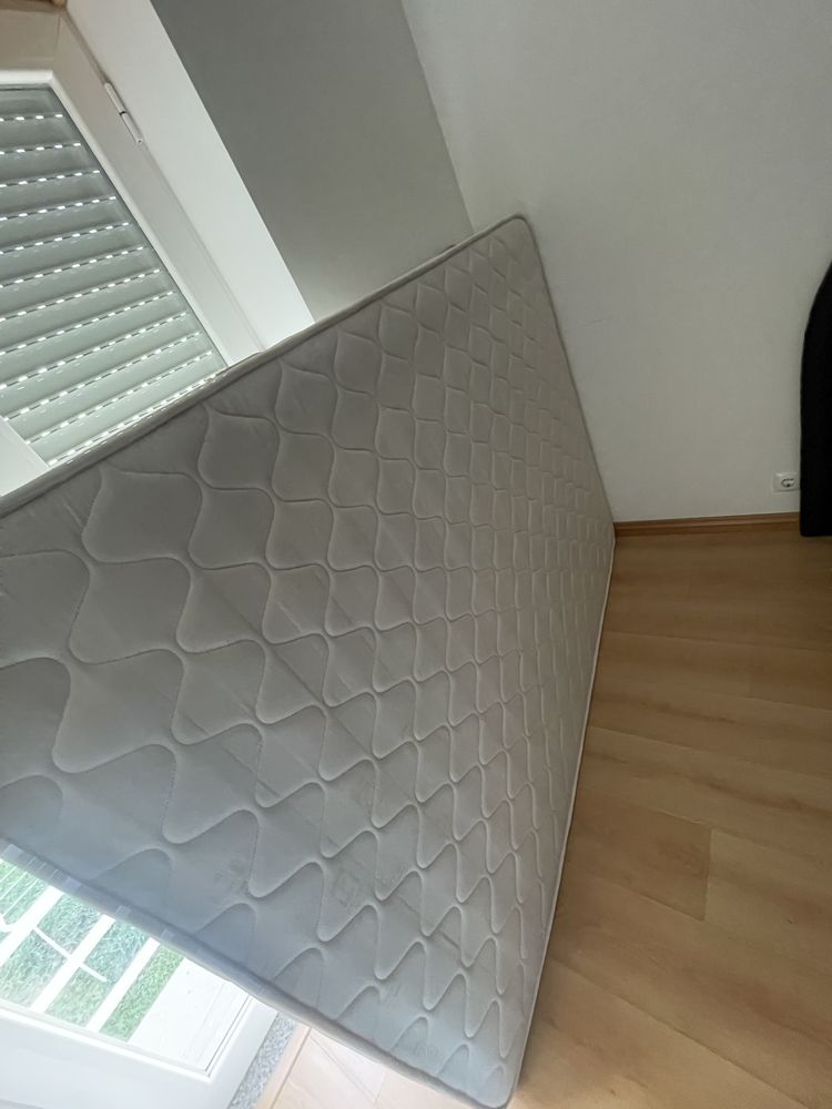 Cama + estrado + colchao sem marcas de uso