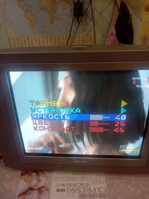 Телевизор и крепление на стену PHILIPS 21"